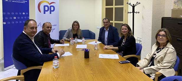 “Desde el PP hemos presentado en la Diputación una línea de bonos comerciales por valor de 5 millones así como un plan de apoyo a familias, autónomos y pymes por valor de otros 5 millones”, indica Barrachina