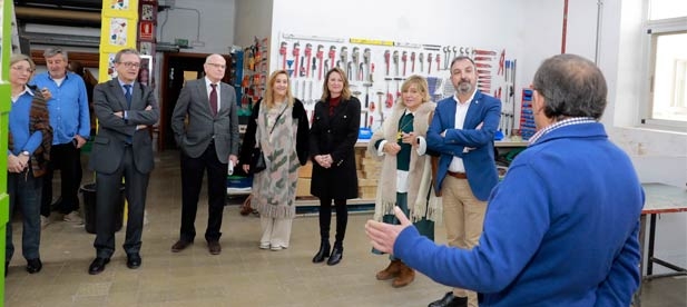 La primera edil ha insistido en que "no hay mejor política social que la creación de empleo estable y de calidad y éste lo crean las empresas".