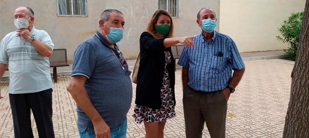 Carrasco insta a la alcaldesa socialista Amparo Marco a escuchar a los vecinos que piden desde hace meses soluciones efectivas a las plagas de mosquitos que les impiden salir a la calle.