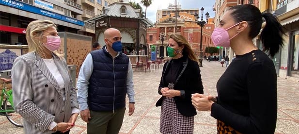 La portavoz Popular recuerda que la alcaldesa se comprometió a mediar con Ximo Puig para evitar que el emblemático edificio de Correos fuera destinado a despachos de la Generalitat Valenciana.