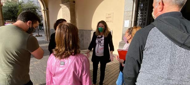 Carrasco: "Hace muchos meses que venimos alertando del problema que existe de abandono y cierre de negocios en las calles del centro de Castellón."