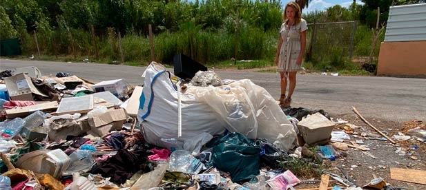 Begoña Carrasco se ha trasladado hasta el camí Fondo, en la zona de la Marjaleria, donde se halla uno de los mayores focos de residuos incontrolados del término municipal de Castellón.