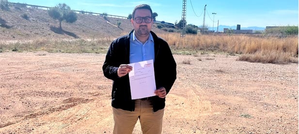 Casabó: “La construcción de un acceso directo desde la AP-7 a la altura de la CV-20 permitiría facilitar las comunicaciones con esta zona industrial"