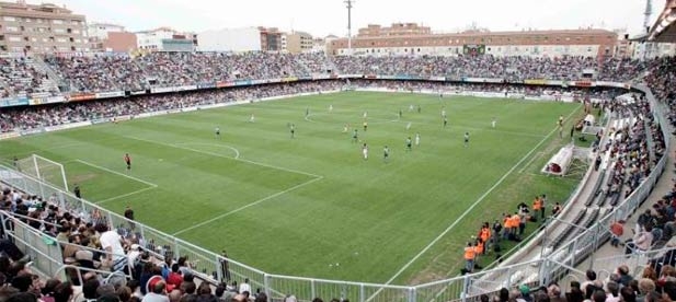 La edila recuerda que desde este fin de semana arranca la temporada, por lo que se van a reunir en las instalaciones del Castalia 12.000 aficionados sin que se haya firmado el convenio con la entidad ni se haya llevado a cabo ninguna actuación.
