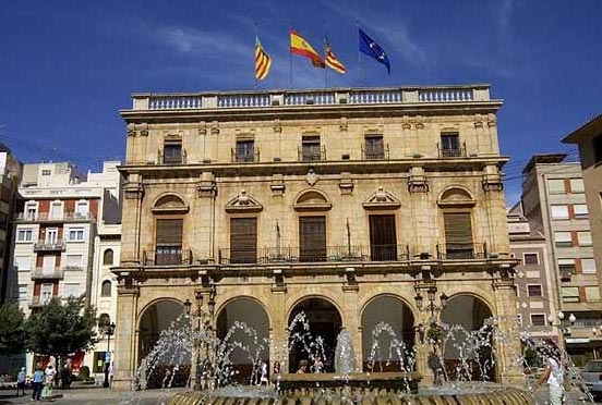 Mulet, ha destacado que el consistorio “es consciente de la época de crisis por la que estamos atravesando y se han ajustado los salarios a la situación actual en un ejercicio de responsabilidad”.