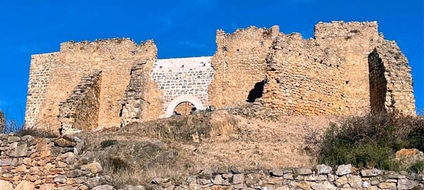 Con 250.000 euros de Consell y Diputación, se han consolidado los lienzos y el acceso principal al castillo.