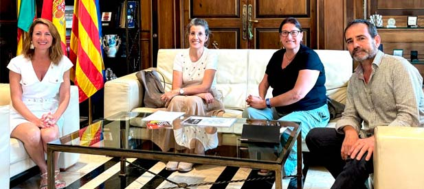 La alcaldesa de Castellón, Begoña Carrasco, ha asegurado: "Con este convenio, Castellón va a convertirse en una ciudad inclusiva y accesible para las personas que conviven con esta enfermedad"