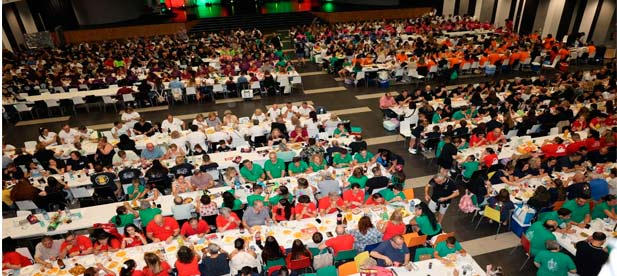 Más de un millar de personas vinculadas al 'món de la festa' de Castellón han disfrutado de la cita que ha estado protagonizada por el ambiente de hermandad
