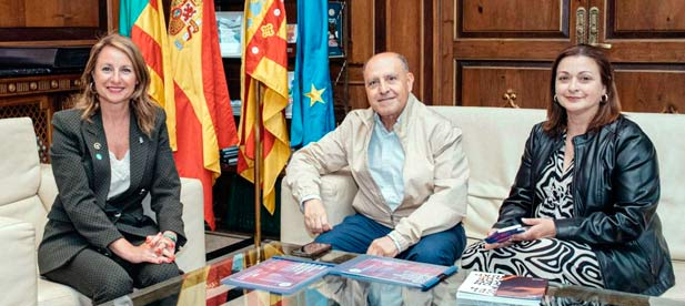 "La cerámica es sinónimo de nuestra manera de vivir, de un modo de entender el entorno que nos rodea. Para Castellón la cerámica es parte insustituible de nuestro patrimonio y de nuestra cultura", destaca la primera edil