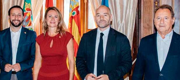 Carrasco reitera su apoyo incondicional a la patronal cerámica ASCER y al sector en la feria Cersaie de Bolonia