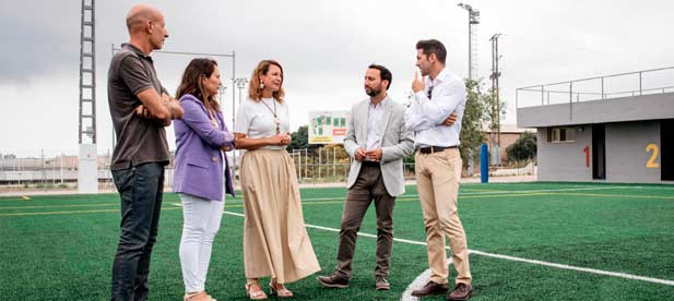 El gobierno local prioriza la seguridad de los deportistas con la renovación de los campos A, B y C, que presentaban un grave estado de degradación, según destaca la alcaldesa