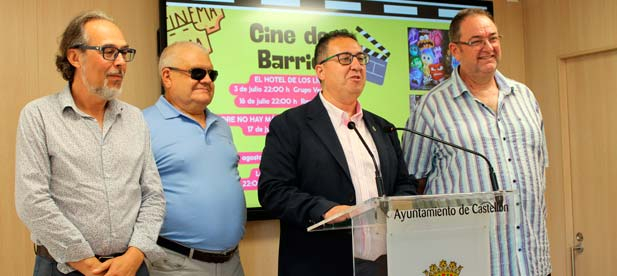 El concejal de Barrios y Participación Ciudadana, Paco Cabañero, anuncia la iniciativa que pretende "descentralizar la oferta cultural y acercarla a los distritos, y así crear comunidad, diálogo y emoción compartida"