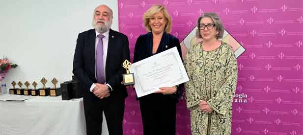 "Desde el Ayuntamiento estamos convencidos de que la salud mental debe ocupar un lugar central en las pol&iacute;ticas p&uacute;blicas. No podemos hablar de bienestar social sin hablar de bienestar emocional", ha destacado Adsuara