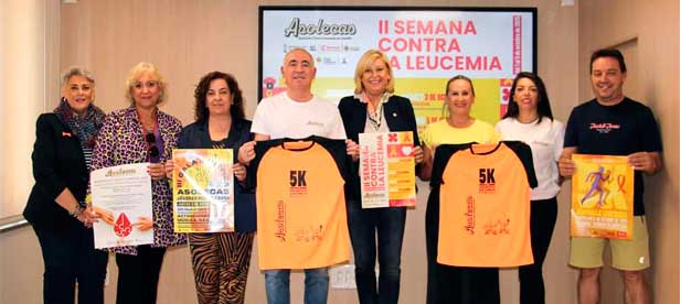 “Este gobierno no os va a soltar de la mano; vamos a caminar y trabajar juntos para que quienes atraviesan esta enfermedad tengan esperanza y medios para superarla”, ha destacado la edil.
