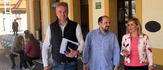 Clavell: "Sólo el Partido Popular cree en esta provincia, por eso aprobamos en el Gobierno de España triplicar la frecuencia de trenes que Pedro Sánchez aplazó para arrogarse la paternidad e intentar vender este logro como baza electoral"