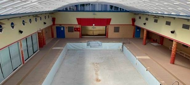 El PP apuesta por reparar la piscina climatizada que el PSOE mantiene cerrada desde hace tres años y reclama “cordura” al alcalde porque con populismo solo vamos a generar más gasto al pueblo.