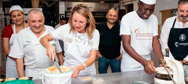 Carrasco visita el lugar donde se ha impartido un curso de panadería artesanal en colaboración con la Asociación Provincial de Panadería y Pastelería de Castellón (Apancas).