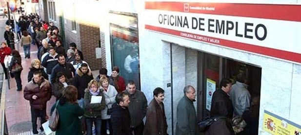 La desaceleración económica, el bloqueo político y la ausencia de un gobierno que piense en clave de futuro abocan a un escenario negativo, mientras a nivel local se sigue pasando por alto que el principal problema de los castellonenses es el paro