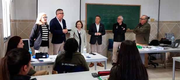 El alcalde, Jorge Monferrer Daudí, ha visitado el inicio del programa, destacando la importancia de la capacitación para fomentar la integración laboral en la ciudad.