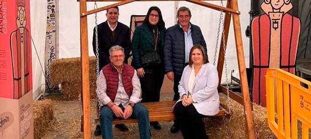 La portavoz del PP en Cabanes, Lucía García, pone en valor la feria y reprocha el “sectarismo” del alcalde de Compromís, David Casanova, y su socia socialista, Virginia Martí.
