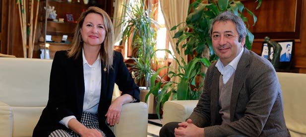 La alcaldesa de Castellón, Begoña Carrasco, ha recibido la visita esta mañana del Conseller de Cultura, Vicente Barrera