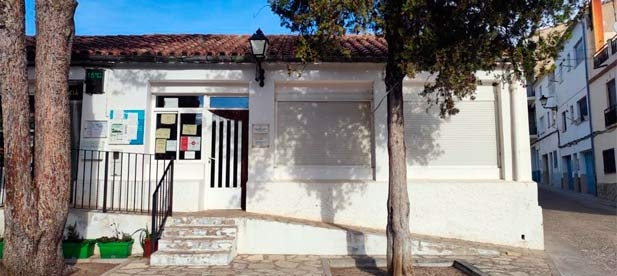 La alcaldesa de Zucaina, Ana Julián, lamenta que se hayan recortado los días atención médica y las horas, “lo que provoca que no toda la población pueda ser atendida”