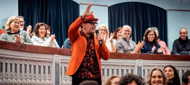 El artista inaugura el I Ciclo Nacional de Desarrollo Personal a trav&eacute;s del Humor "Del dolor al humor" con una gran entrada en el Teatro Principal