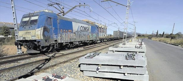 Los socialistas, que consideraban el doble ancho de vía como "una prioridad", se desdicen ahora lo que lastrará las exportaciones y el tráfico de mercancías de Castellón