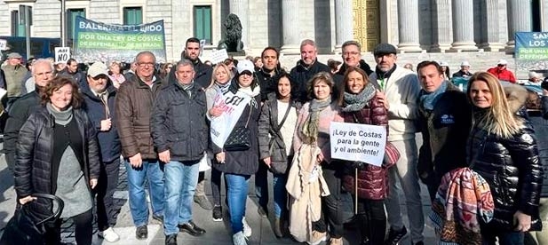 Martínez Mus recuerda que en el verano de 2021 el PP presentó una propuesta para modificar la ley de costas y proteger a los propietarios y las viviendas singulares. "PSOE y Compromís la rechazaron. Ese es su verdadero talante"