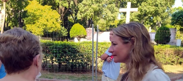 La ciudadanía viene asistiendo desde los primeros días de agosto a un auténtico sainete con los planes del equipo de gobierno de derribo del monumento y retirada de la Cruz del Ribalta.