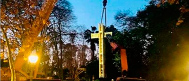 La sentencia afirma que se trata de un lábaro "sin connotación o simboligía política"