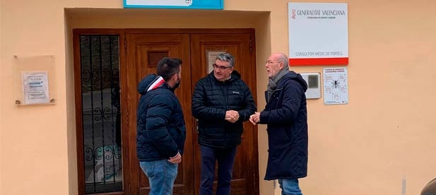 El alcalde, acompañado del diputado provincial del PPCS, David Vicente, y el diputado autonómico del PPCV, Luis Martínez, visita el consultorio médico y reclama "todo el esfuerzo del Consell para asegurar una sanidad excelente".