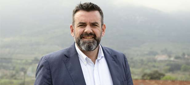 “El interior tiene que reforzarse con servicios que sean capaces de garantizar bienestar y atención a los vecinos”. “Estas prestaciones son garantía frente a la despoblación”, explica Vicente, quien celebra “el respaldo del Consell a la comarca”