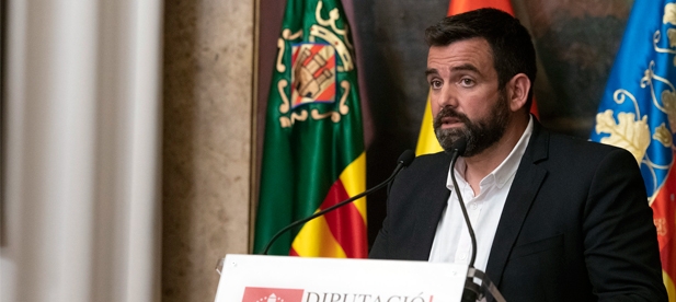 Todos ellos deberán disponer de una plaza de toros fija o portátil homologada de acuerdo con la normativa vigente, o un recinto habilitado al efecto