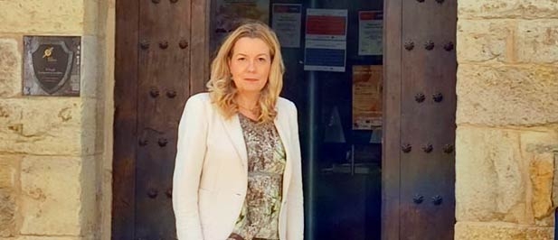 “Desde la humildad, con el reto de ejercer de altavoz de los vecinos y el deseo de resolver sus problemas, avanzamos para garantizar su bienestar y generar oportunidades”, indica la edila