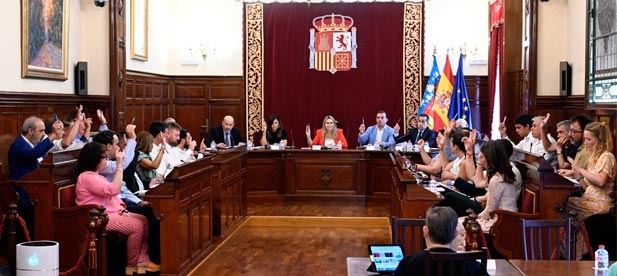 "Estamos al lado de quienes nos necesitan, nuestro compromiso es máximo y lo demostramos con hechos", ha incidido la presidenta de la Diputación