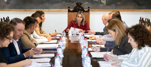 Barrachina destaca el compromiso de la Diputación con los ayuntamientos para fomentar la cohesión territorial y garantizar la movilidad.