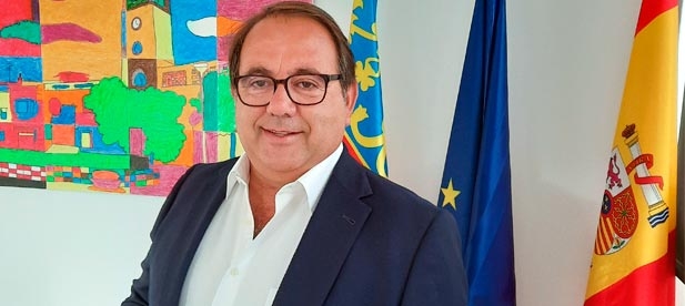 Domingo Giner, alcalde de San Rafael del Río, ha asegurado que "no podemos quedarnos de brazos cruzados y mirando cómo nuestros pueblos pierden población año tras año."