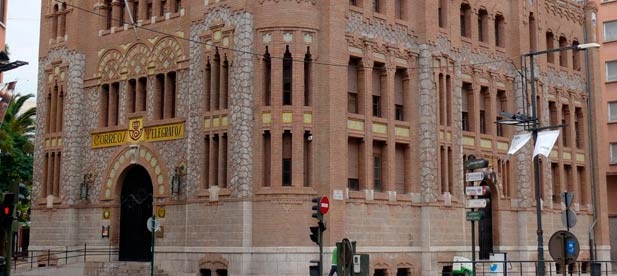 El PP lamenta la 'fiebre socialista' por reformarse palacetes y acondicionarse despachos en plena pandemia, "ahora poniendo el foco en el edificio de Correos de la plaza Tetuán que dejará de prestar este servicio después de 89 años"