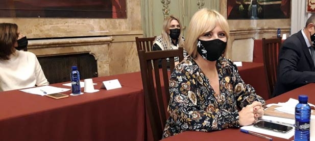 Elena Vicente-Ruiz: "Es un fraude político que después de criticar tanto los convenios ahora los aumenten"