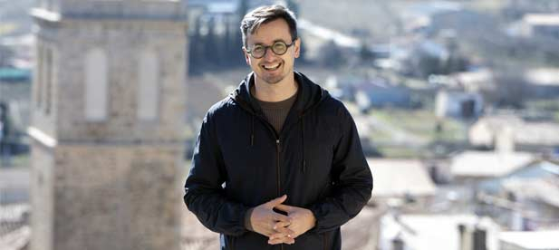 El alcalde, José Arenes, pone en valor la inversión que "nos permite realizar tareas de limpieza de pistas y senderos, así como preparar nuestro entorno para frenar el avance de las llamas"