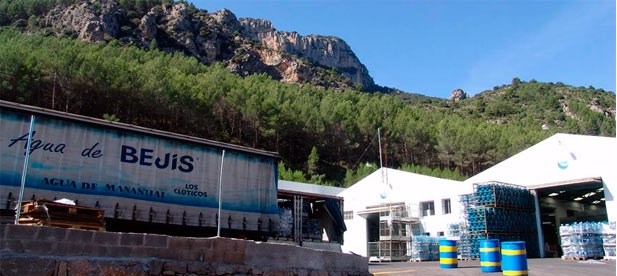 Pradas logró de Diputación 100.000 euros para comprar una máquina, invirtió 90.000 euros en suelos y pintura "para mantenerla abierta. Hoy el objetivo del PSOE es cerrarla"