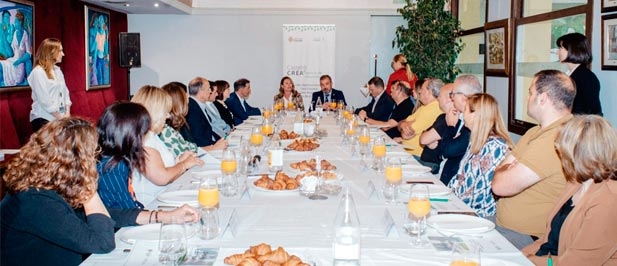 La alcaldesa preside la presentación de siete nuevos cursos de la mano de otras tantas asociaciones y organizaciones que beneficiarán hasta 98 personas desempleadas