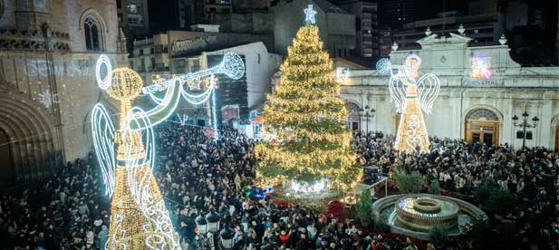 Carrasco: "En Castellón ya es Navidad. La magia y la ilusión de estas fechas tan entrañables llega ya a todos los distritos y barrios de nuestra ciudad"