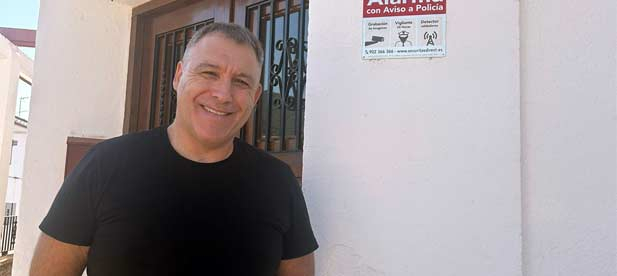 El portavoz del PP en Teresa, Francisco Javier Mengual Alcaide, celebra “el cambio político”. En 2024-25 fueron cinco los estudiantes que disfrutaron de enseñanza en el pueblo.