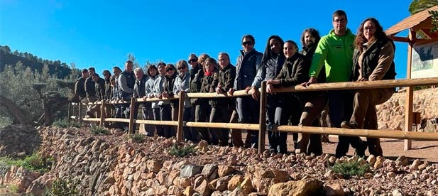 Antonio Cases desgrana un programa que se desarrollará a lo largo de un año y que permitirá acondicionar la primera planta del edificio social y realizar reparaciones en otros inmuebles públicos.