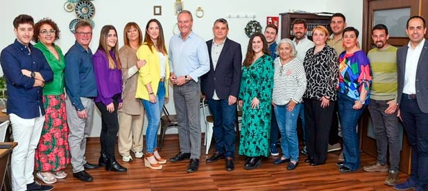 Enrique Esteve ha presentado este viernes arropado por el senador territorial, Alberto Fabra