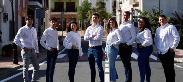 El secretario general del PPCS, Salvador Aguilella, acompaña a Diago en la presentación de su proyecto y reivindica "la fuerza y el músculo de la juventud en un proyecto abierto, participativo y decidido a poner en valor las fortalezas de este gran pueblo