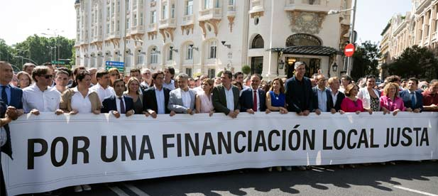 Hoy, desde Madrid, frente al Congreso de los Diputados, decimos basta. Basta de estar callados. Basta de bloqueos.