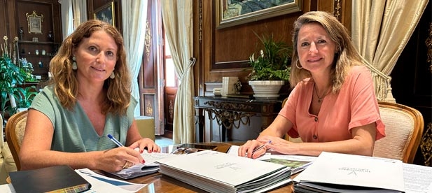 Carrasco se reúne con la directora de la oficina de planificación y proyección económica, Carmen Vilanova